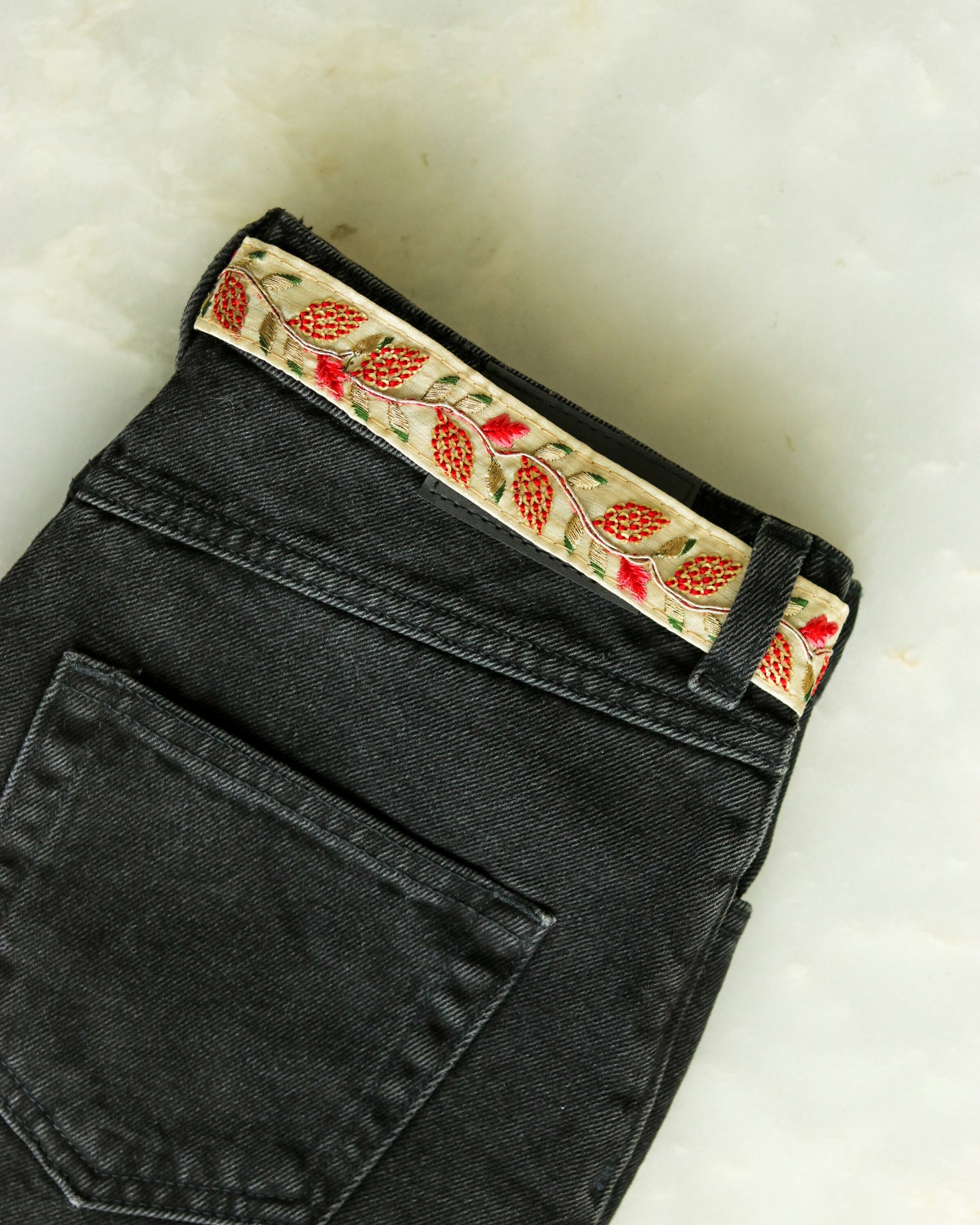 White Red Floral Embroidered Trim,White Floral Border,Floral Embroidery Lace,White Red Gold Lace,Indian Trim,White Saree Border,Price/mtr