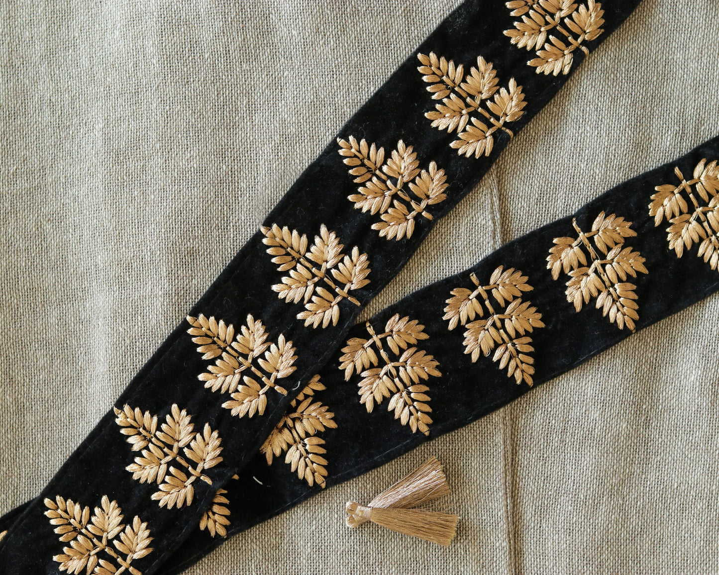Black Gold Christmas Tree Trim, Black Velvet Embroidered Border, Black Gold Lace, Black Bridal Trim, Christmas Supply, Saree Border, 75 cm