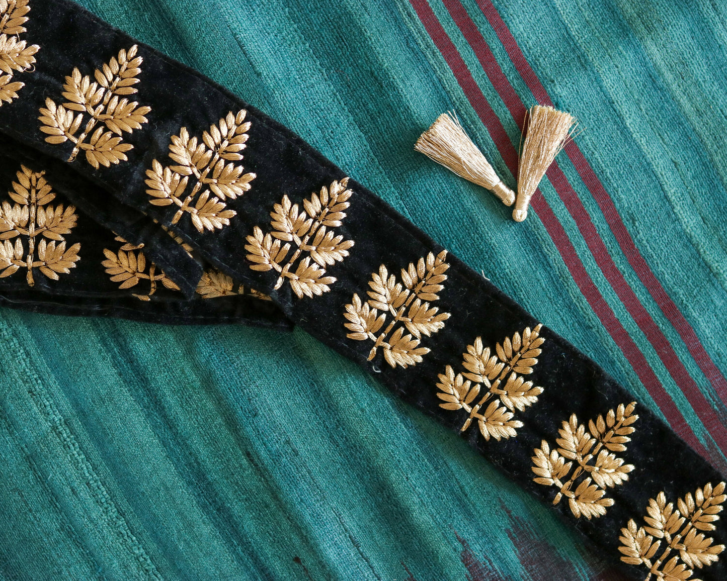 Black Gold Christmas Tree Trim, Black Velvet Embroidered Border, Black Gold Lace, Black Bridal Trim, Christmas Supply, Saree Border, 75 cm