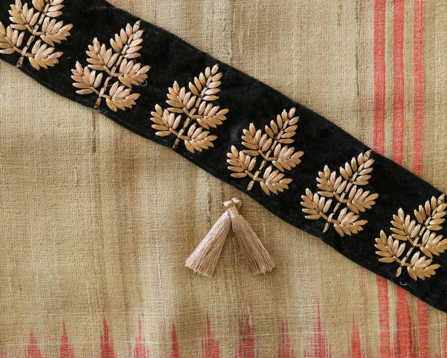 Black Gold Christmas Tree Trim, Black Velvet Embroidered Border, Black Gold Lace, Black Bridal Trim, Christmas Supply, Saree Border, 75 cm