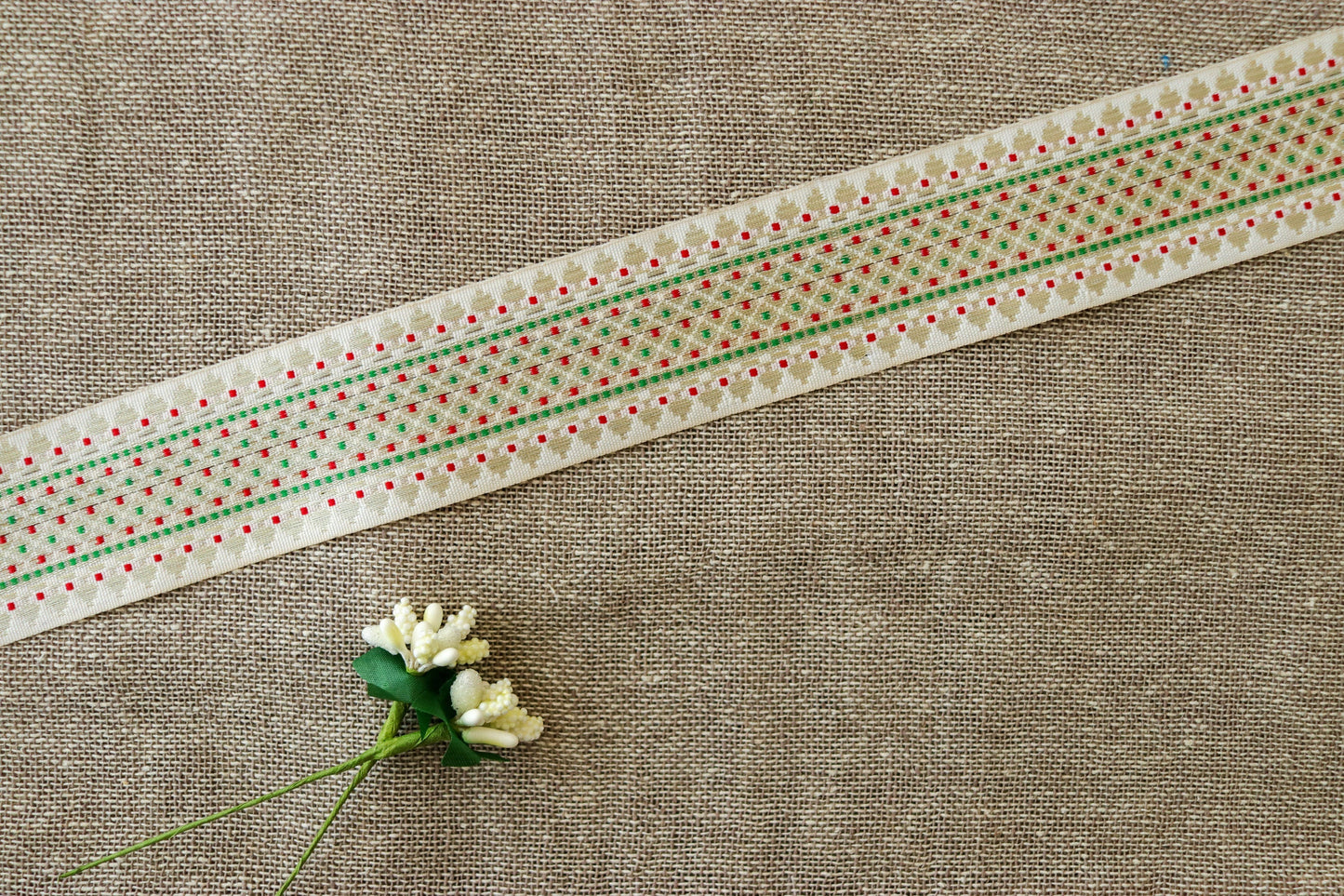 White Gold Floral Jacquard Trim,Brocade Paithani Border,Indian Brocade Lace,White Gold Vintage Trim,White Saree Border,Price/mtr