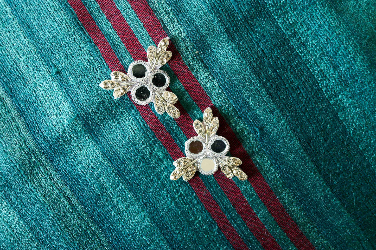 Silver mirror butti embroidered patch,Handmade triangle embroidered applique,Silver zari floral patch,DIY Patch, 2 pieces