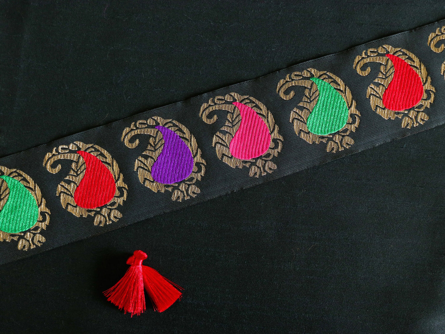 Black Gold Paisley Brocade Trim,Indian Brocade Border,Red Green Paisley Lace,Vintage Trim,Banarasi Saree Border,Price/mtr