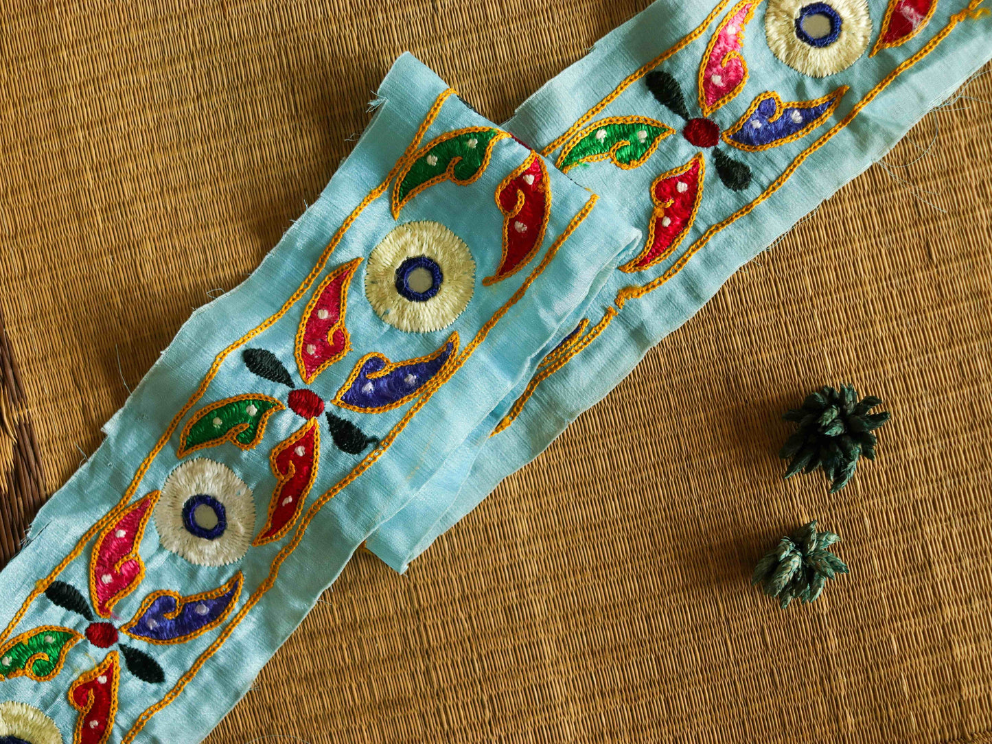 Blue Floral Kutchi Embroidered Trim,Indian Fabric Embroidered Border,Blue White Floral Lace,Floral Saree Border,Price/mtr