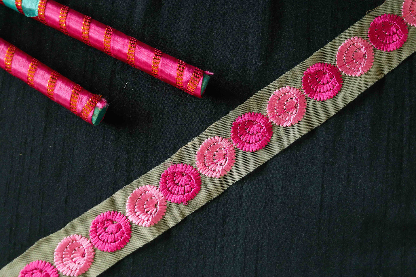 Pink Floral Embroidered Phulkari Trim,Indian Fabric Border,Floral Pink Net Lace,Boho Pink Floral Saree Border,Price/mtr