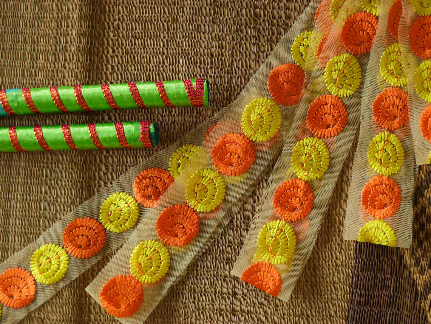 Orange Yellow Floral Phulkari Trim, Embroidered Trim, Indian Fabric Border, Floral Net Lace, Boho Floral Saree Border, インド刺繍リボン, Price/mtr