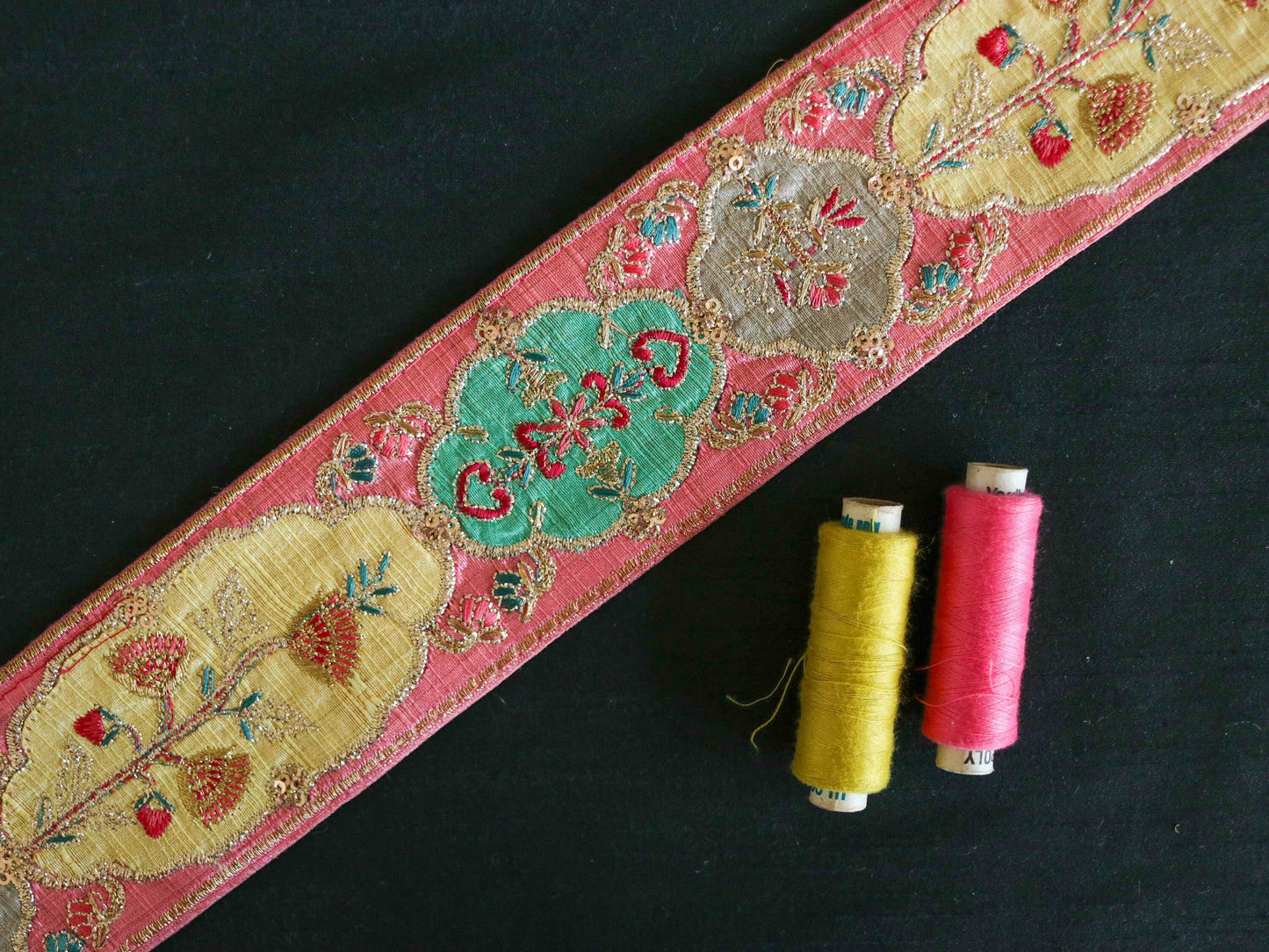 Pink Pastel Floral Embroidered Trim, Pink Patchwork Floral Lace, Indian Fabric Trim, Light Pink Pastel Digital Floral Saree Border, 90 cm