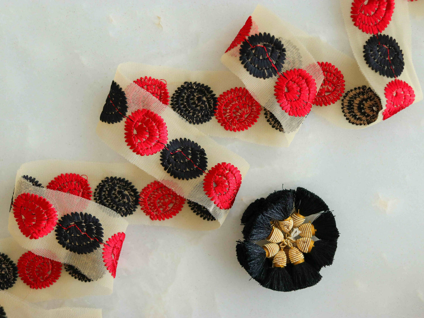 Black Red Floral Phulkari Trim,Embroidered Trim,Indian Fabric Border,Floral Black Red Net Lace,Boho Red Floral Saree Border,Price/mtr