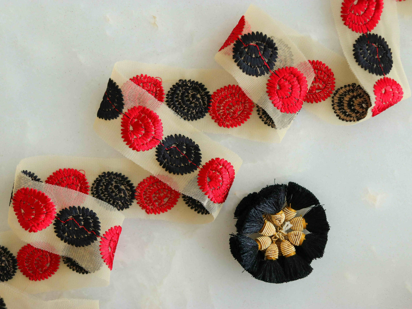 Black Red Floral Phulkari Trim,Embroidered Trim,Indian Fabric Border,Floral Black Red Net Lace,Boho Red Floral Saree Border,Price/mtr