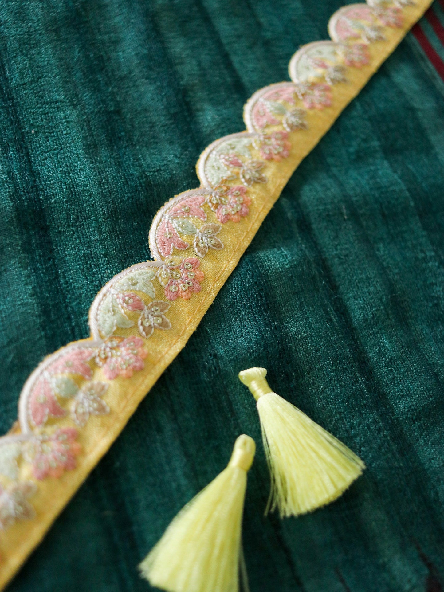 Yellow Pink Scallop Embroidered Trim,Pastel Floral Border,Yellow Pink Floral Lace,Pastel Yellow Saree Border,Indian Fabric Trim,Price/mtr