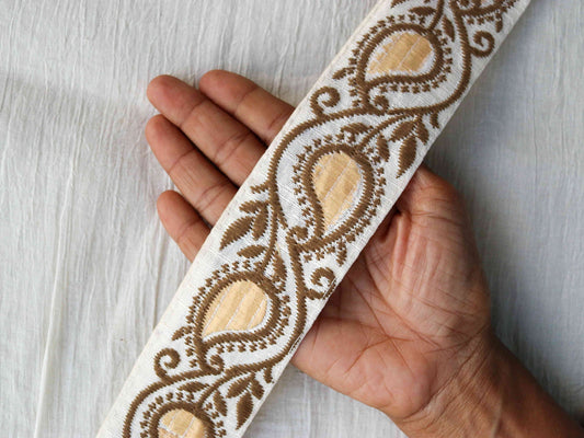 White Brocade Paisley Embroidered Trim, Indian Kashmiri Border, Cream Beige Paisley Floral Lace, White Paisley Saree Border, Price/mtr