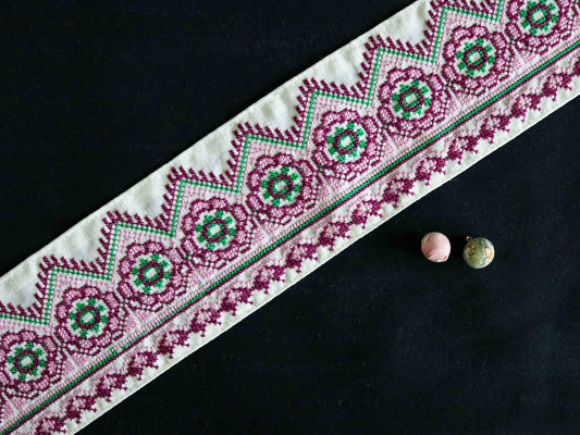 White Pink Checks Embroidered Trim,Cross Stitch Embroidery,Temple Style Kashmiri Lace,Boho Rustic Trim,Indian Fabric Trim,Price/mtr