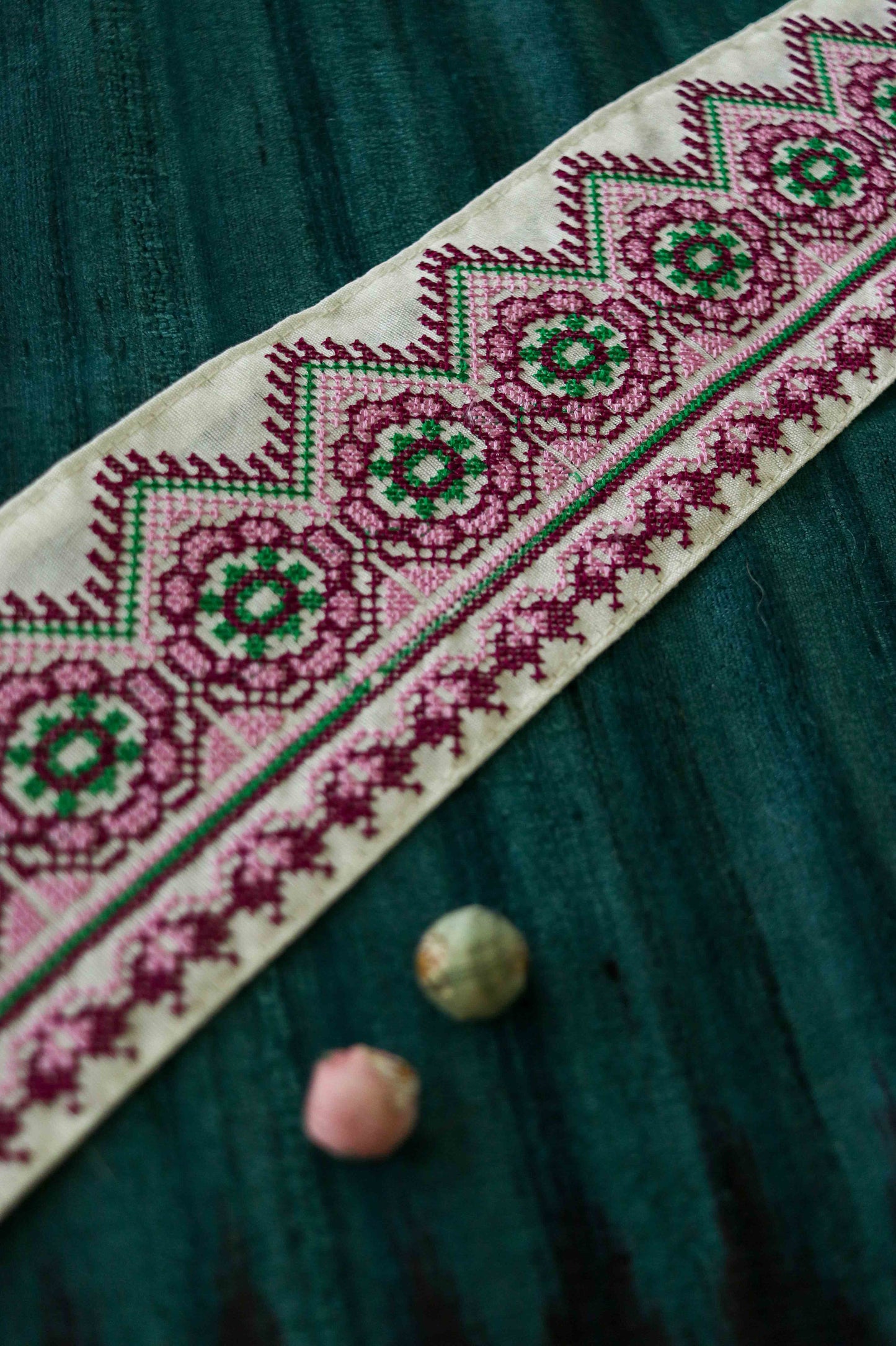 White Pink Checks Embroidered Trim,Cross Stitch Embroidery,Temple Style Kashmiri Lace,Boho Rustic Trim,Indian Fabric Trim,Price/mtr