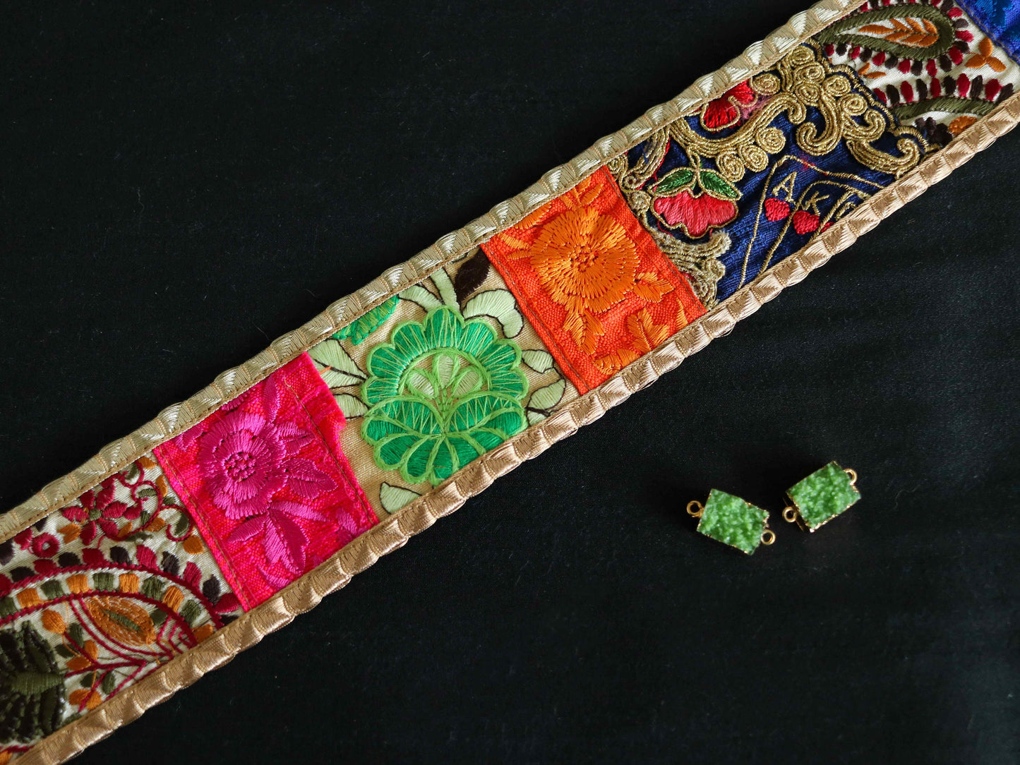 Boho Beige Patchwork Embroidered Trim,Upcycled Embroidered Lace,Beige Gold Floral Border,Indian Patchwork Khichdi Saree Border,Price/mt