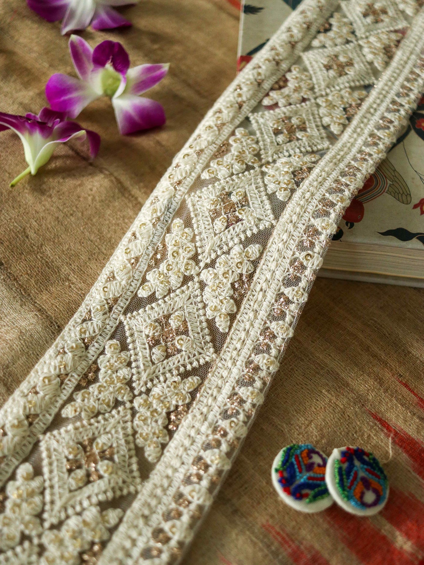 White Gold Floral Embroidered Trim, Indian Fabric Net Sequins Border, White Sequins Lace, White Gold Saree Border, 60 cm