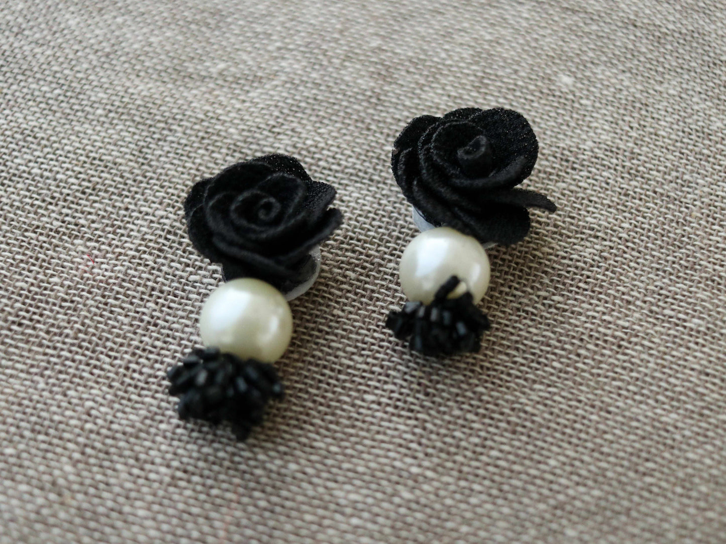 Black White Floral Beaded Buttons,Handmade Black White Floral Fabric Buttons,Floral Charms,Jacket Tote Bag Sherwani Buttons,2 pcs