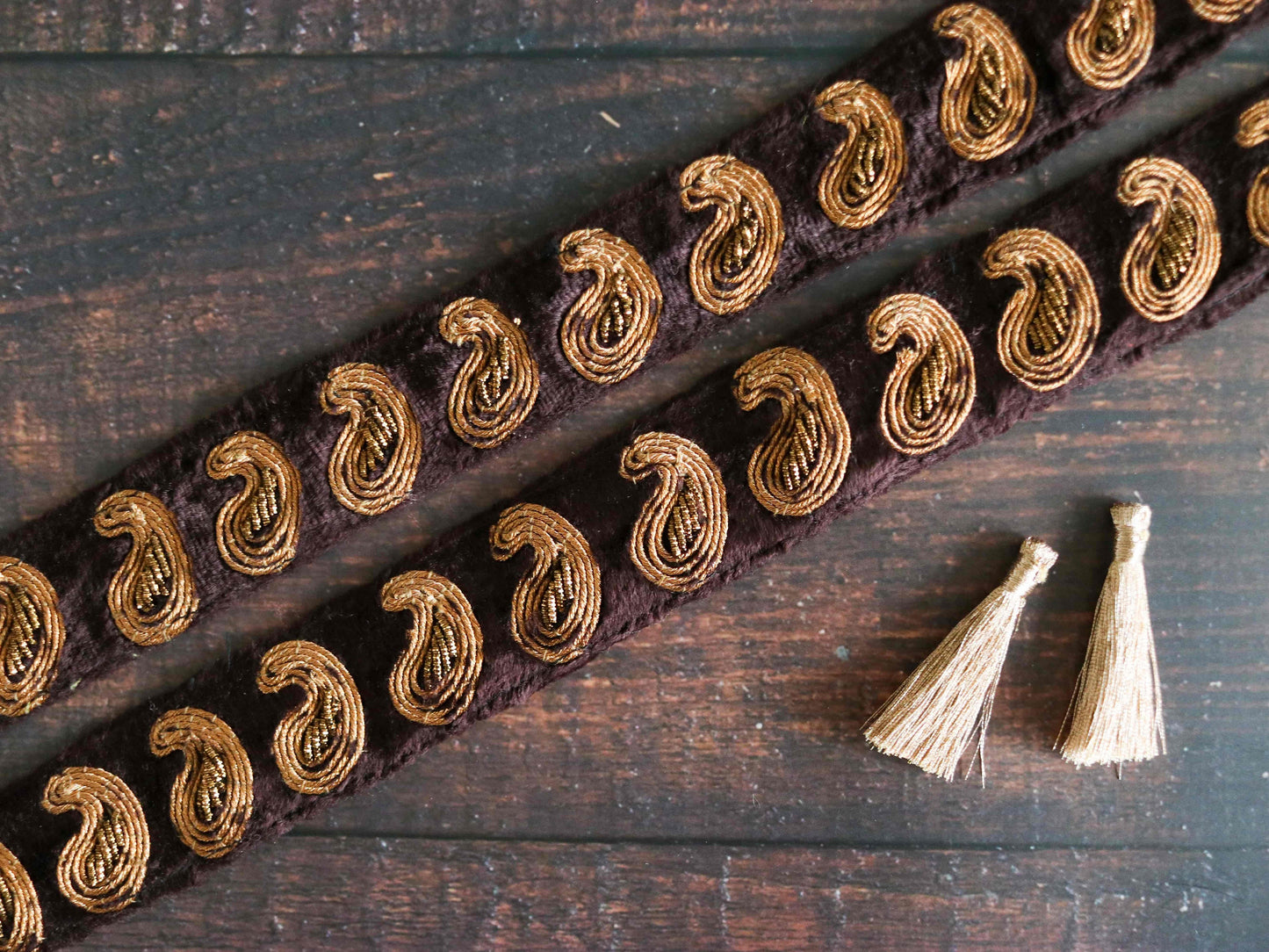 Brown Gold Paisley Velvet Trim,Embroidered Handmade Border,Vintage Old Gold Pitta Lace,Brown Saree Border,Indian Fabric Trim,Price/mtr