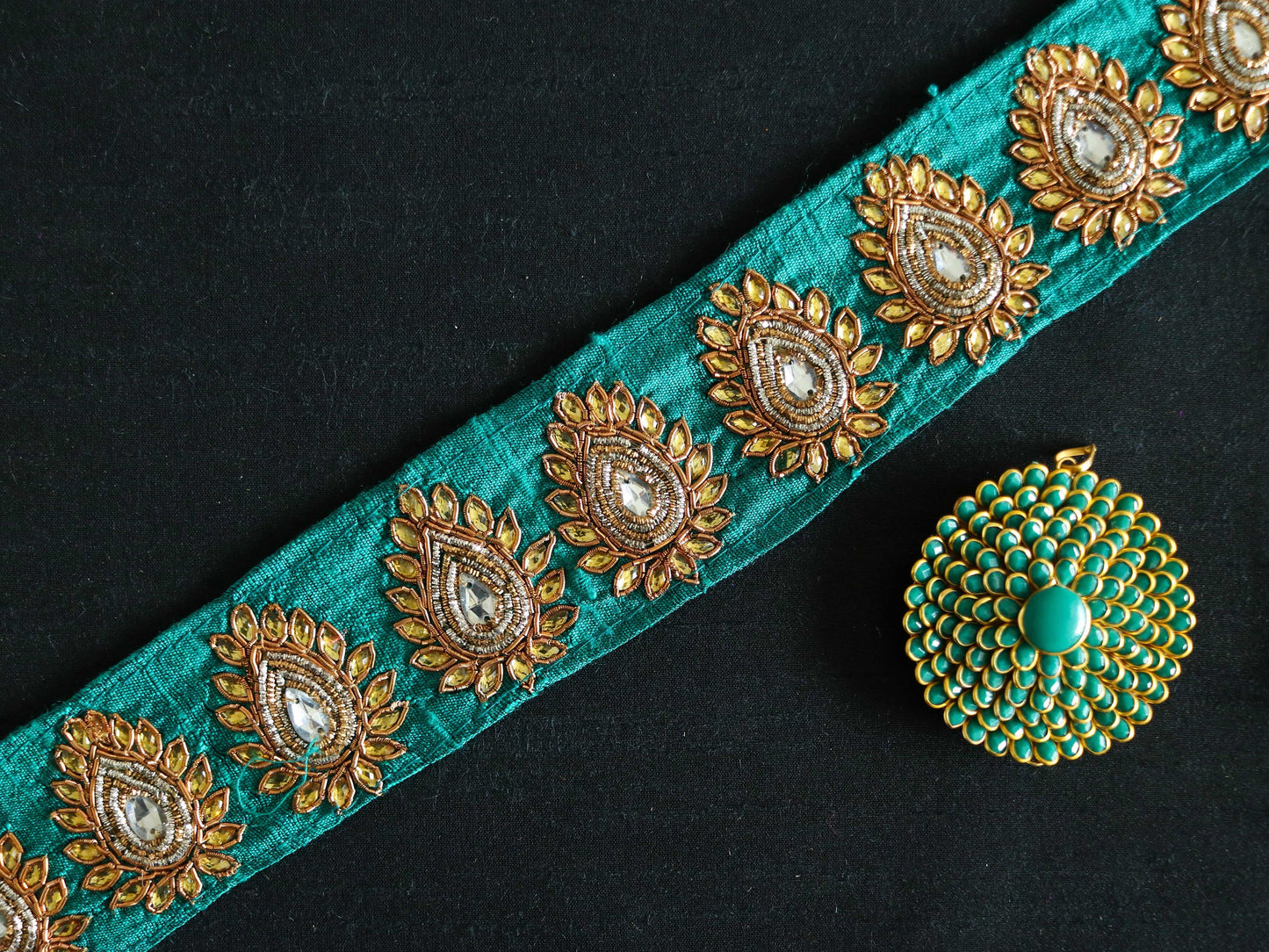 Green Gold Teardrop Embroidered Trim,Handmade Calcutta Embroidered Border,Green Kundan Lace,Indian Fabric Bridal Designer Trim,Price/mtr