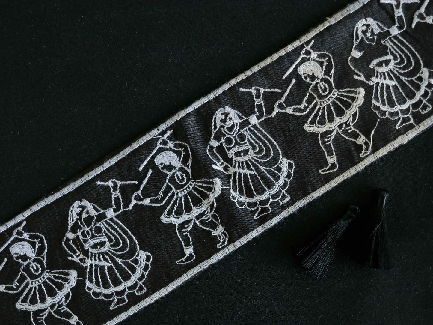 Black White Dandiya Embroidered Trim, Kutchi Indian Border,Human Couple Dancing Festive Lace,Tribal Boho Hippie Black Saree Border,Price/mtr