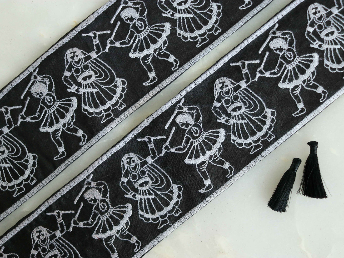 Black White Dandiya Embroidered Trim, Kutchi Indian Border,Human Couple Dancing Festive Lace,Tribal Boho Hippie Black Saree Border,Price/mtr