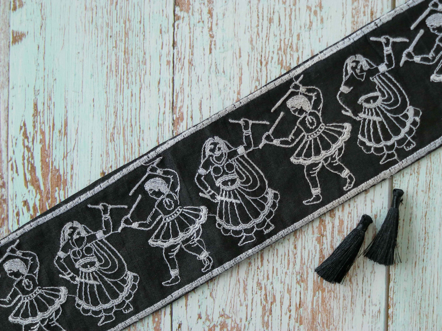 Black White Dandiya Embroidered Trim, Kutchi Indian Border,Human Couple Dancing Festive Lace,Tribal Boho Hippie Black Saree Border,Price/mtr