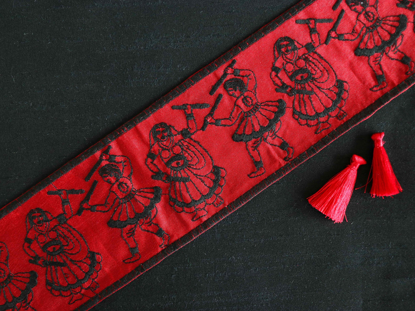 Red Black Dandiya Embroidered Trim, Kutchi Indian Border,Human Couple Dancing Festive Lace,Tribal Boho Hippie Black Saree Border,Price/mtr