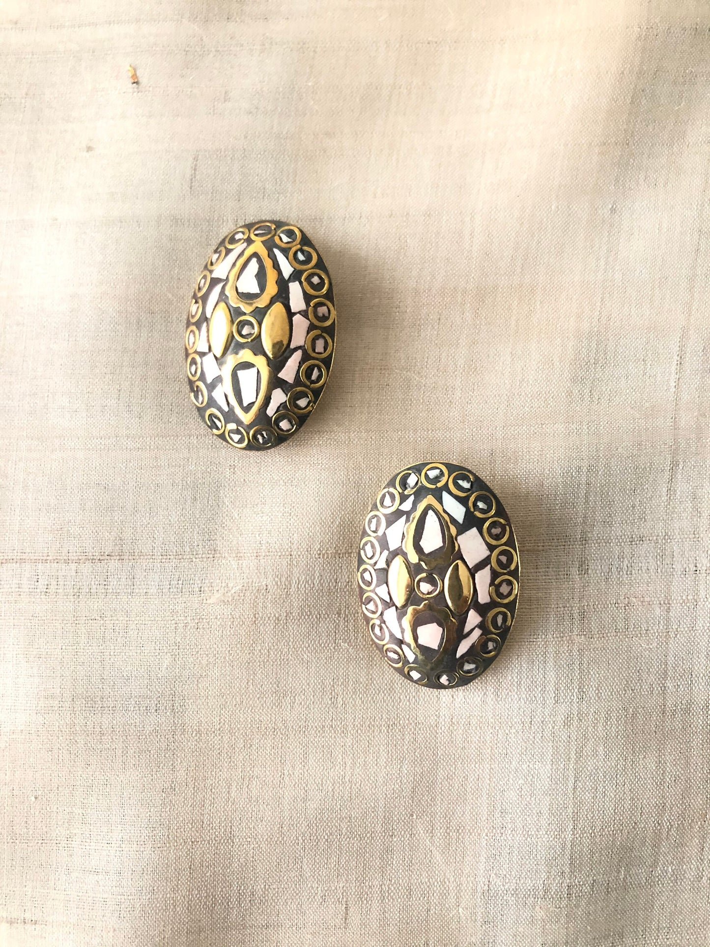 Black White Oval Metal Buttons,Oval shape Charm,Tibetan button,Tibetan Jewellery,Black Gold Button,Indian Jewellery Charm ,2 pcs