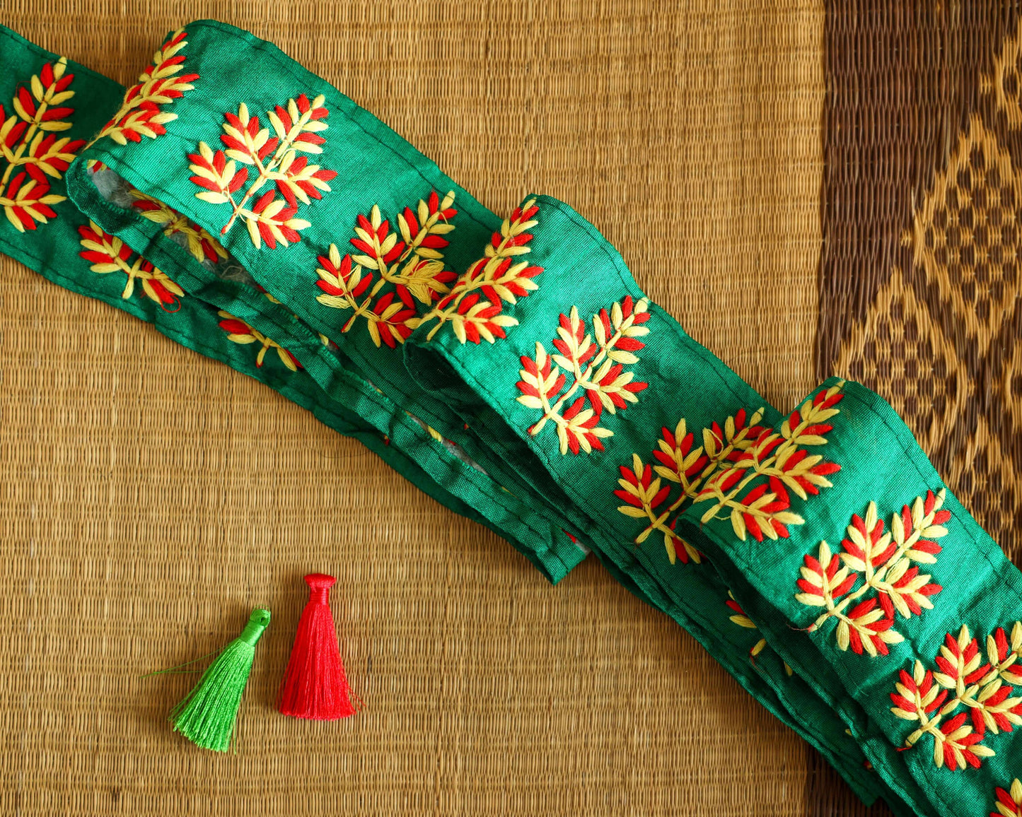 Green Red Christmas Tree Trim,Green Embroidered Border,Green Yellow Red Tree Lace,Christmas Supply,Green Saree Border,Price/mtr