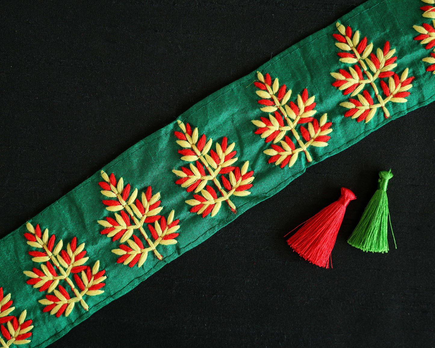 Green Red Christmas Tree Trim,Green Embroidered Border,Green Yellow Red Tree Lace,Christmas Supply,Green Saree Border,Price/mtr