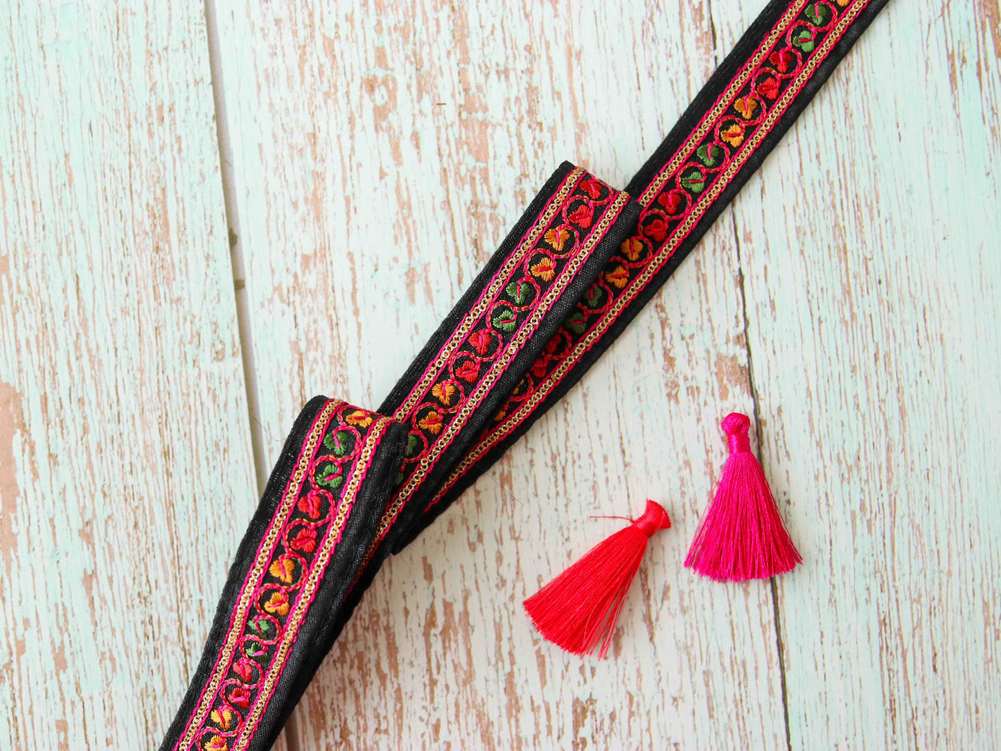Narrow Black Floral Embroidered Trim,Black Red Floral Lace,Indian Fabric Trim,Thin Black Floral Saree Border,Price/mtr