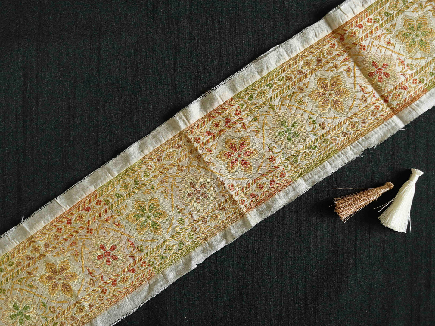 White Gold Floral Banarasi Trim,Brocade Silk Border,Indian Brocade Lace,Banarasi Saree Border,White Bridal Trim,Price/mtr