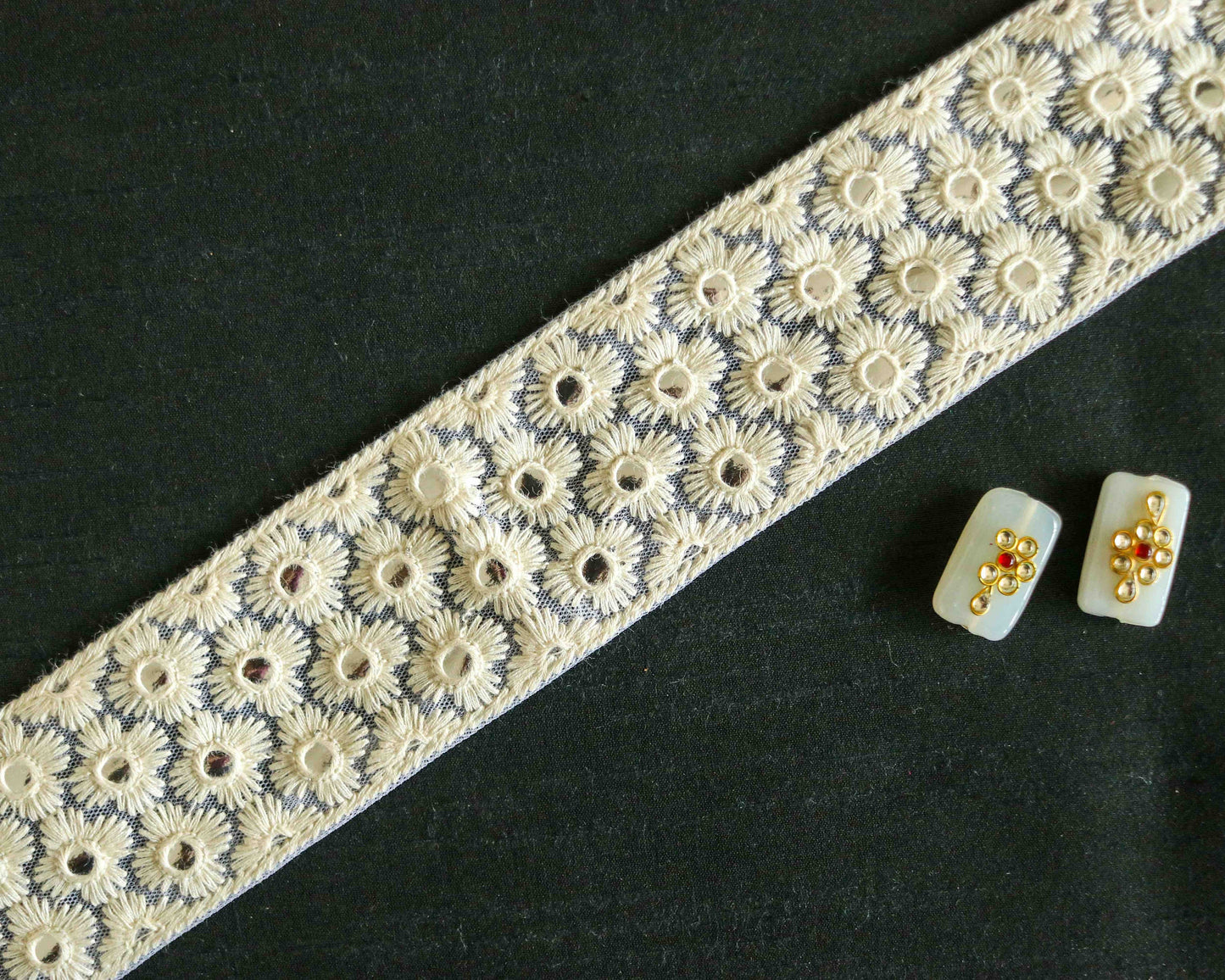 White Floral Mirror Sequin Trim,Embroidered Indian Net Sequins Border,White Sequins Lace,White Floral Saree Border,Price/mtr, インド刺繍リボン