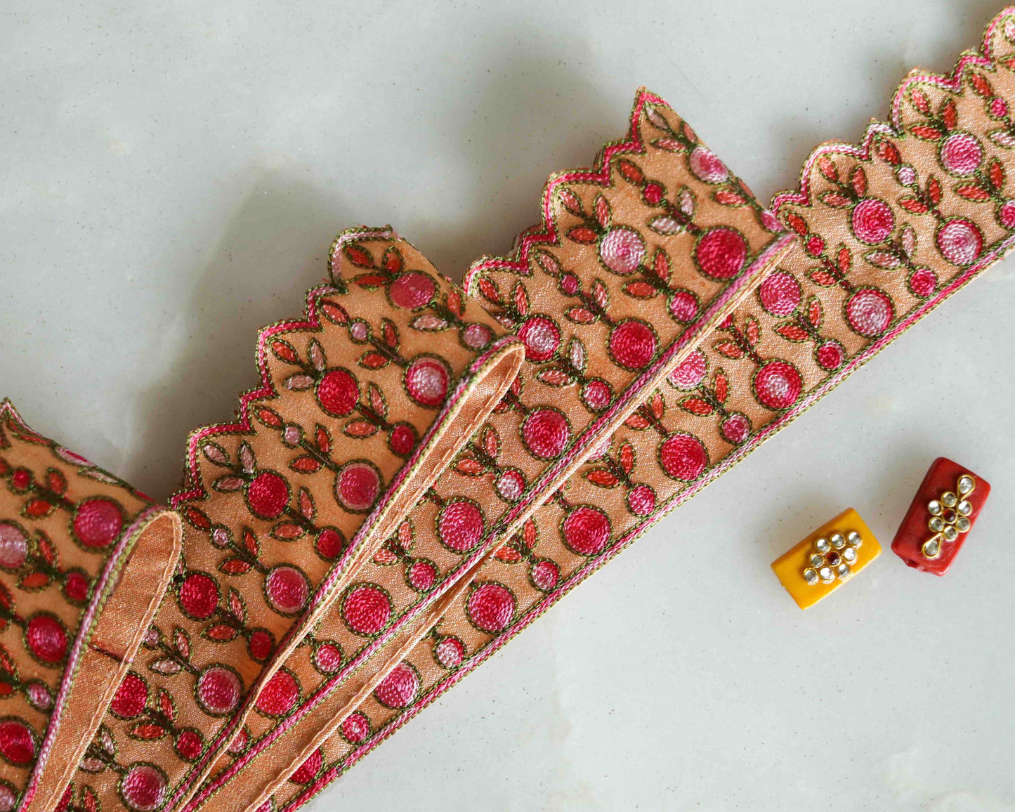 Peach Fuzz Floral Cutwork Trim, Embroidered Indian Kashmiri Border, Peach Pink Paisley Floral Lace, Peach Saree Border, インド刺繍リボン, Price/mtr