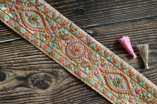 White Pastel Floral Embroidered Trim,White Floral Saree Border,Boho Rustic Kashmiri Lace,Indian Fabric Trim,Price/mtr