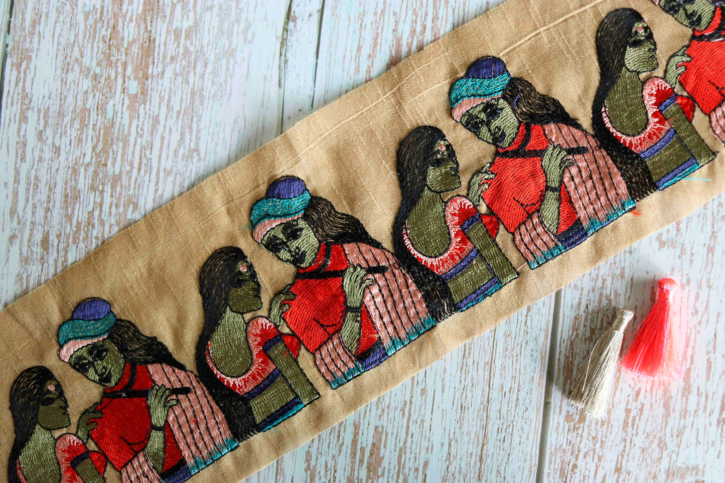 Quirky Indian Couple Embroidered Trim,Boho Human Border,Man Woman Embroidered Lace,Indian Fabric Trim,Quirky Saree Border,Price/mtr