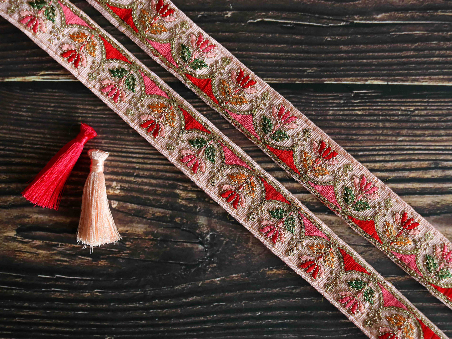 Peach Fuzz Floral Embroidered Trim,Pink Indian Fabric Embroidered Border,Pink Red Floral Lace,Floral Saree Border,Price/mtr, インド刺繍リボン