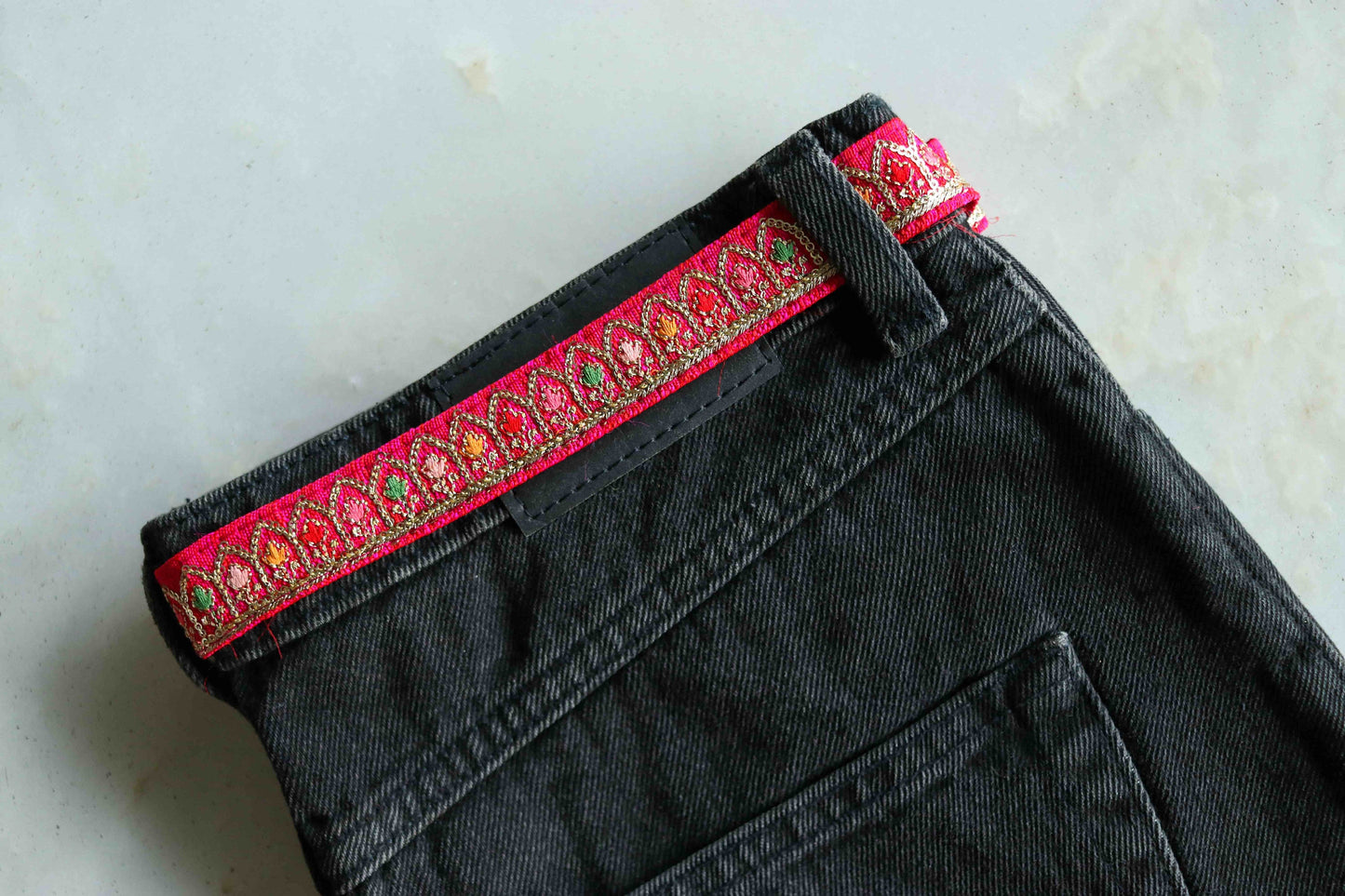 Pink Colourful Floral Embroidered Trim, Indian Fabric Embroidered Border, Narrow Pink Gold Lace, Floral Saree Border, インド刺繍リボン, Price/mtr