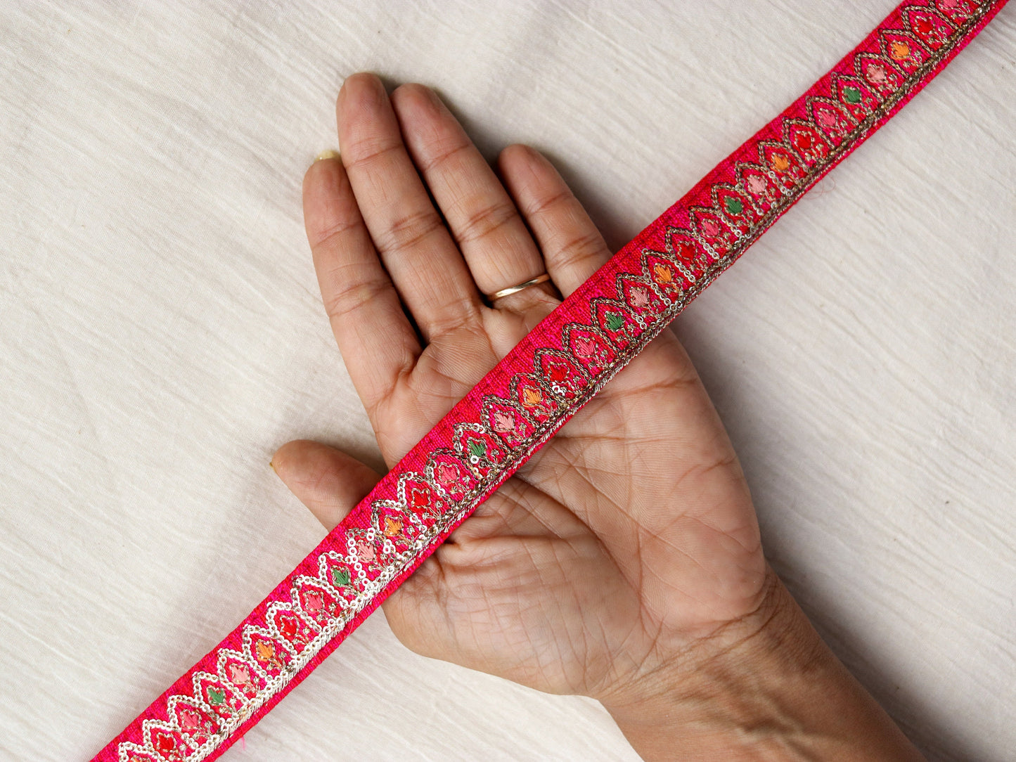 Pink Colourful Floral Embroidered Trim, Indian Fabric Embroidered Border, Narrow Pink Gold Lace, Floral Saree Border, インド刺繍リボン, Price/mtr