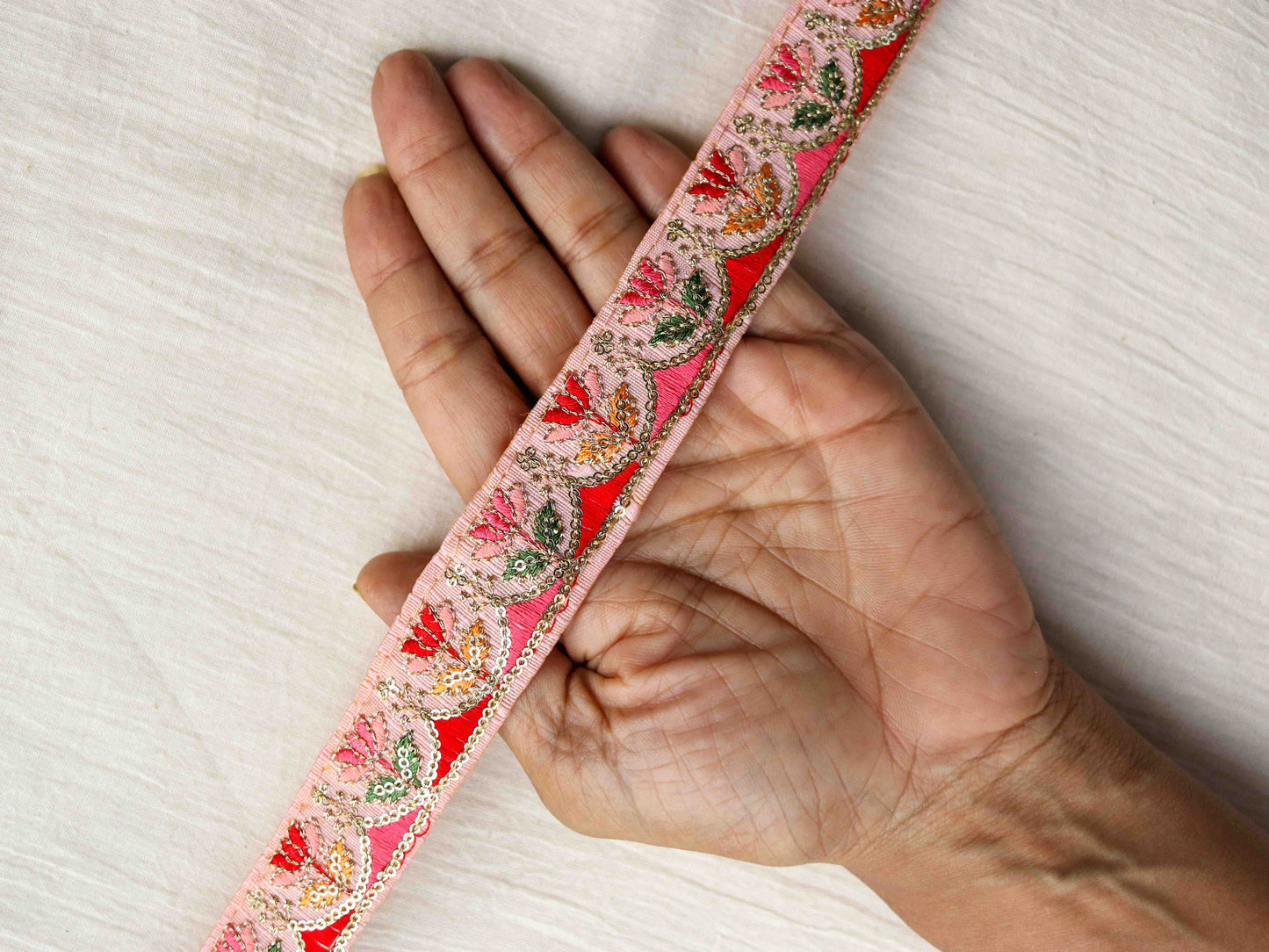 Peach Fuzz Floral Embroidered Trim,Pink Indian Fabric Embroidered Border,Pink Red Floral Lace,Floral Saree Border,Price/mtr, インド刺繍リボン