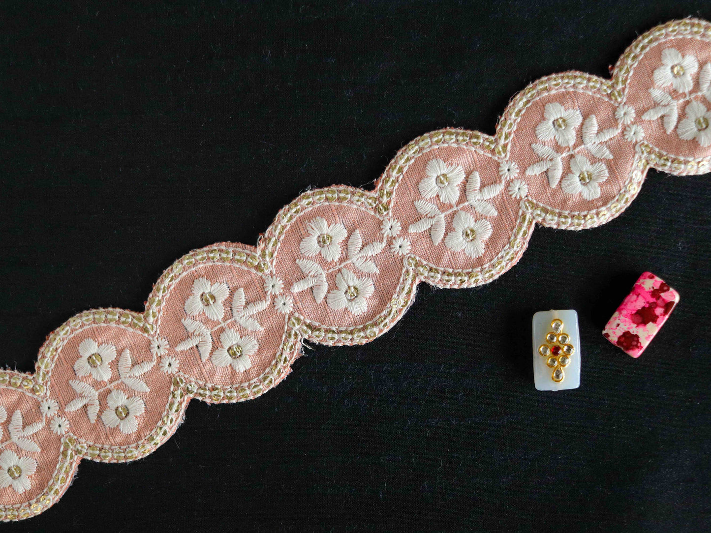 Peach White Scallop Embroidered Trim,Pastel Peach Fuzz Floral Border,Pink Cutwork Lace,Round Saree Border,Indian Fabric Trim,Price/mtr