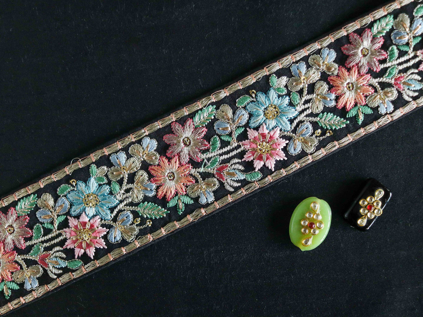 Black Pink Floral Embroidered Trim, Kashmir Embroidery, Blue Saree Border, Boho Rustic Designer Lace, Indian Fabric, インド刺繍リボン, Price/mtr