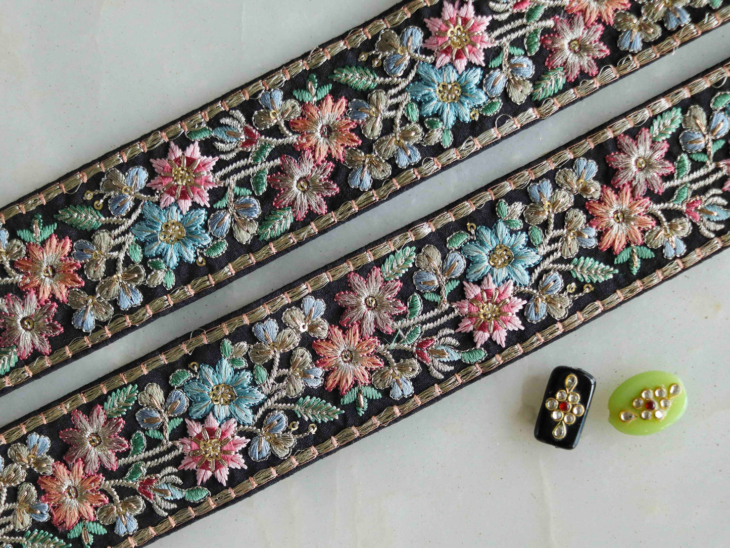Black Pink Floral Embroidered Trim, Kashmir Embroidery, Blue Saree Border, Boho Rustic Designer Lace, Indian Fabric, インド刺繍リボン, Price/mtr