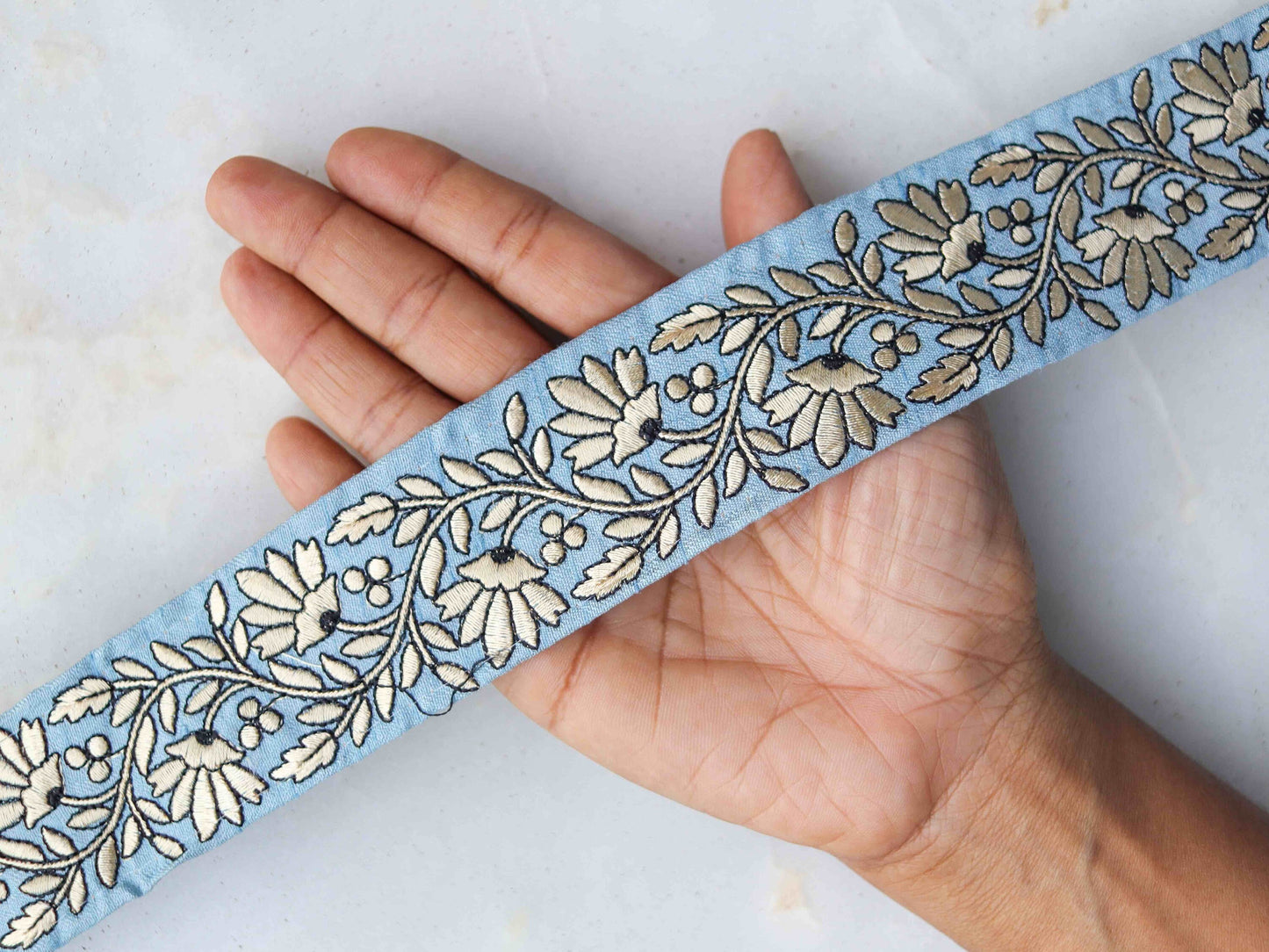 Blue White Floral Embroidered Trim,Powder Blue Floral Border,Blue Floral Lace,Indian Fabric Trim,Floral Saree Border,Price/mtr, インド刺繍リボン