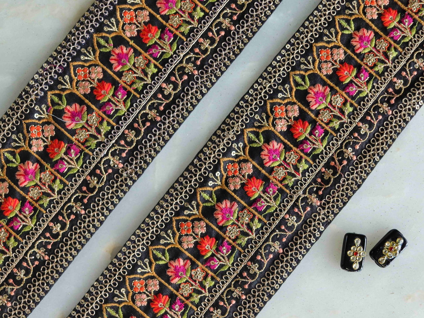 Black Peach Floral Embroidered Trim,Kashmir Embroidery,Black Saree Border,Boho Black Designer Lace,Indian Fabric Trim,Price/mtr, インド刺繍リボン