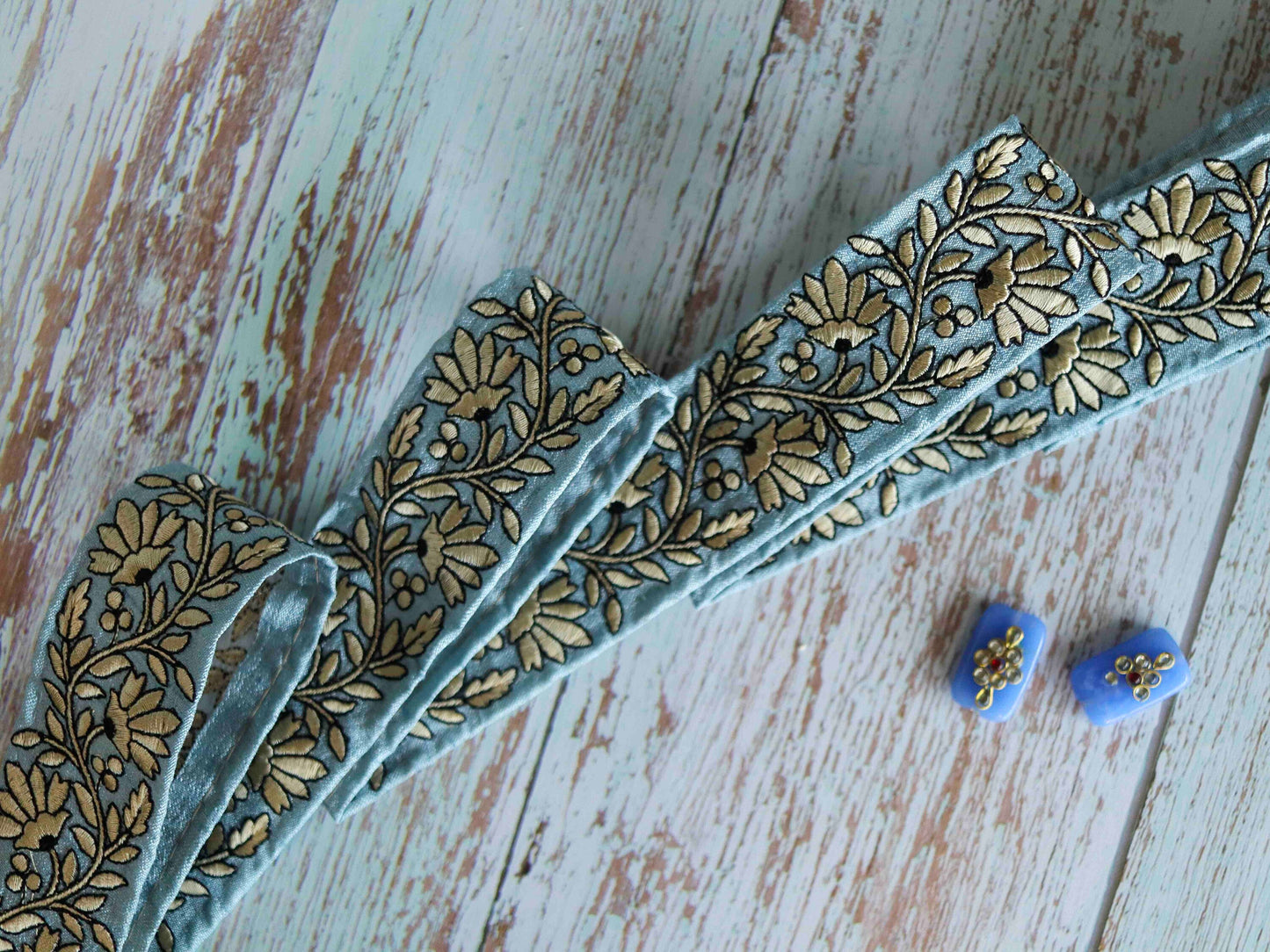 Blue White Floral Embroidered Trim,Powder Blue Floral Border,Blue Floral Lace,Indian Fabric Trim,Floral Saree Border,Price/mtr, インド刺繍リボン