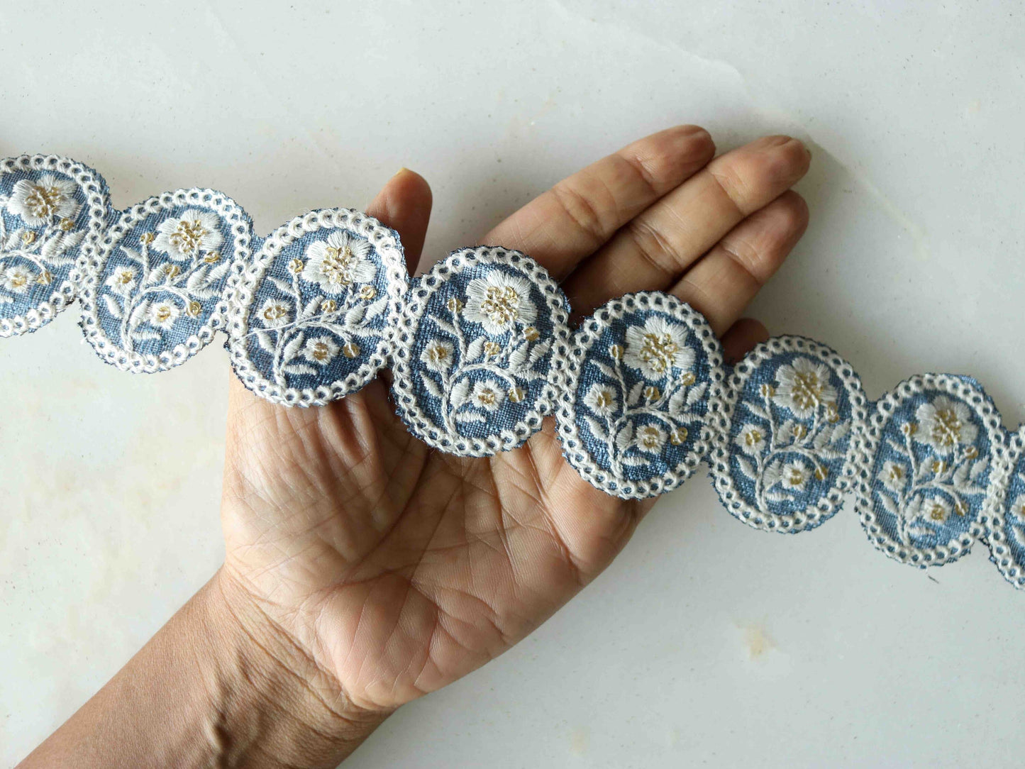 Blue White Scallop Floral Trim,Blue Floral Embroidered Cutwork Lace,Blue Round Floral Saree Border,Indian Fabric Trim,Price/mtr,インド刺繍リボン