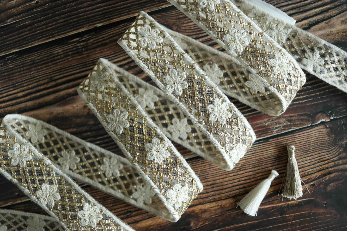 White Gold Floral Embroidered Trim,Indian Fabric Net Zari Border,White Gold Zari Lace,White Gold Saree Border,Price/mtr, インド刺繍リボン