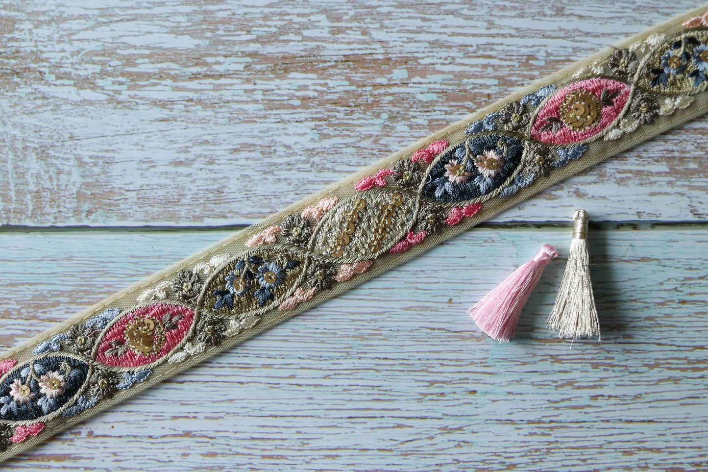 Pink Pastel Patchwork Embroidered Trim, Multicolour Boho Beige Zari Sequin Net Patchwork Lace,Indian Saree Border, インド刺繍リボン, Price/mtr
