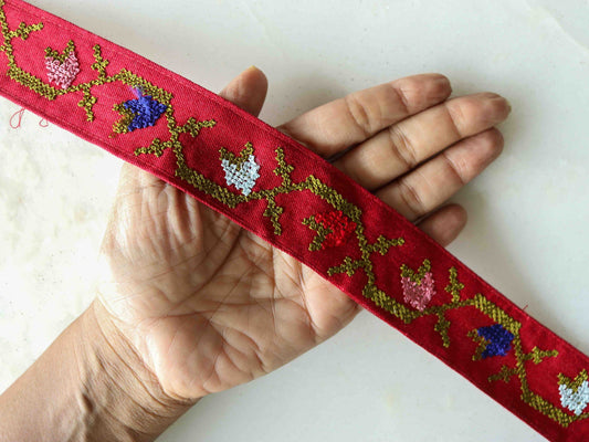 Red Floral Embroidered Trim,Cross Stitch Floral Border,Red Pink Floral Lace,Kashmiri Saree Border,Boho Indian Fabric Trim,インド刺繍リボン,Price/mtr
