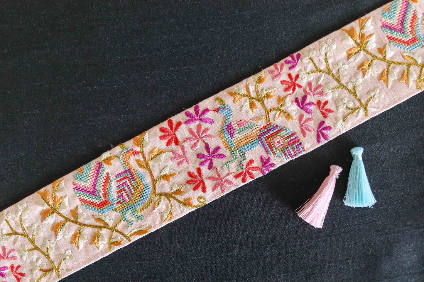 Pink Floral Peacock Embroidered Trim,Cross Stitch Embroidery Border,Rustic Pink Kashmiri Lace,Peacock Saree Border, インド刺繍リボン, Price/mtr